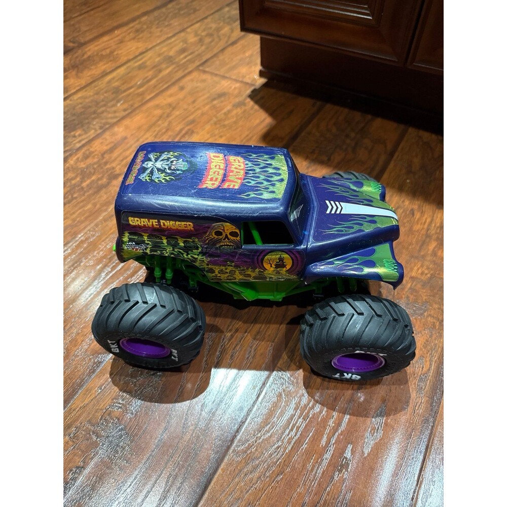 Grave Digger Monster Jam RC Truck – No Remote – Working Truck